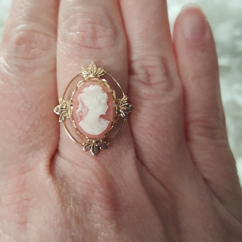 Vintage Cameo Ring - Picture 3 of 4